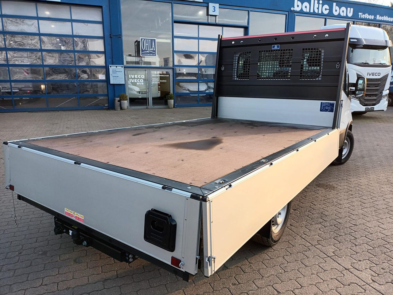 Iveco Daily 35S16H3.0 Pritsche,AHK, Rückfahrkamera... - Carrinha de caixa aberta: foto 4 Iveco Daily 35S16H3.0 Pritsche,AHK, Rückfahrkamera... - Carrinha de caixa aberta: foto 4