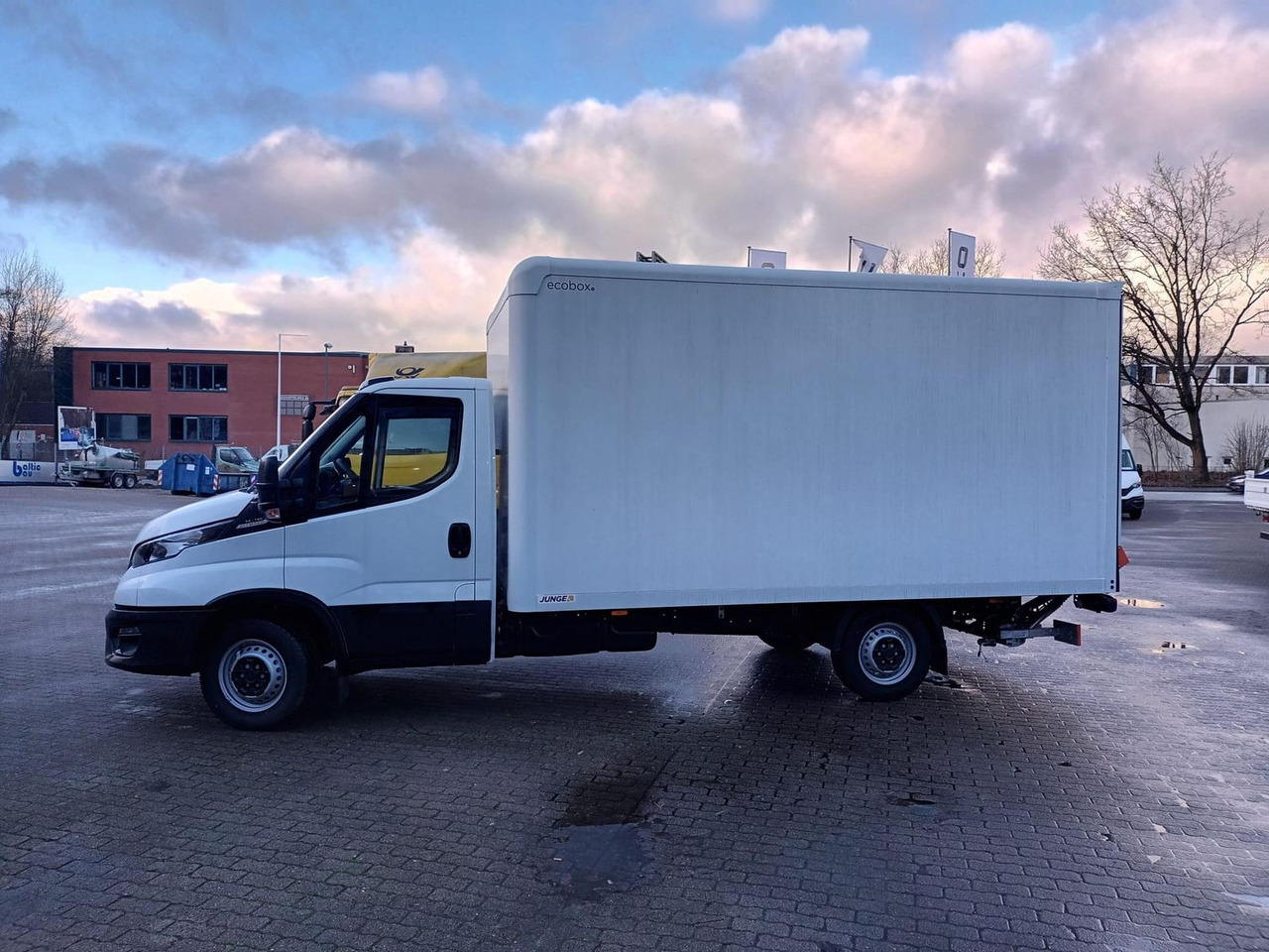 Iveco Daily 35S16HA8 Koffer LBW, Automatik,3x am Lager - Carrinha de contentor: foto 2 Iveco Daily 35S16HA8 Koffer LBW, Automatik,3x am Lager - Carrinha de contentor: foto 2