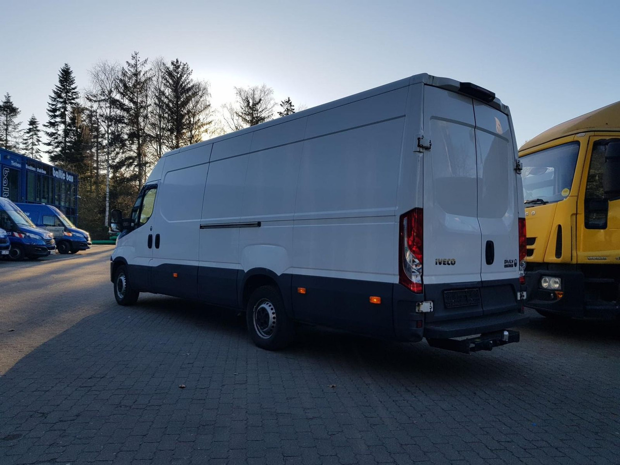 Iveco Daily 35S16SA8 V/P Klima, AHK, Rückfahrkamera... - Furgão: foto 3 Iveco Daily 35S16SA8 V/P Klima, AHK, Rückfahrkamera... - Furgão: foto 3