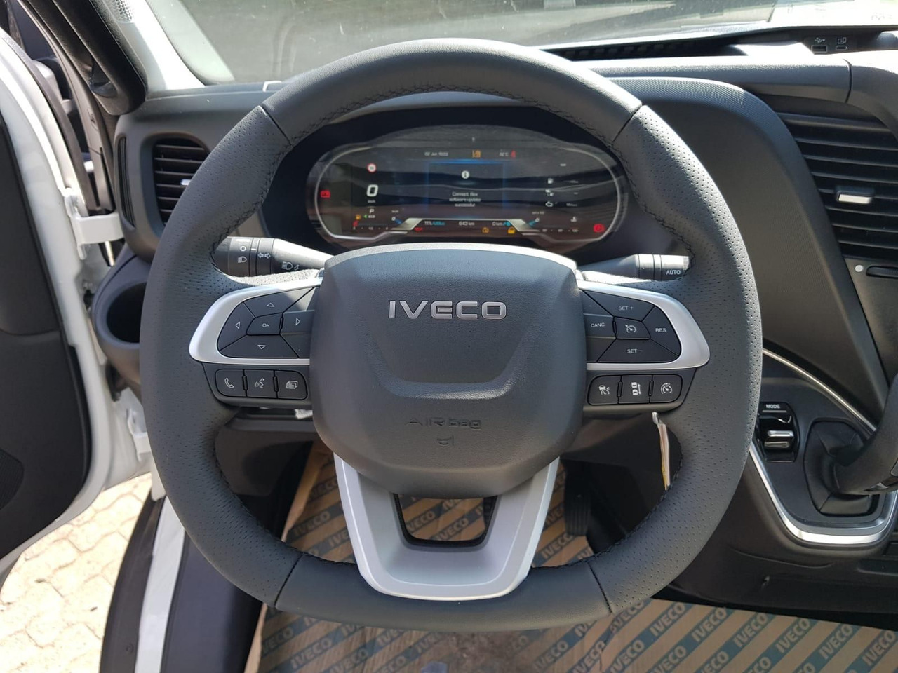 Furgão Iveco Daily 35S18HA8 V 3520L mit AHK, Rückfahrkamer...: foto 14