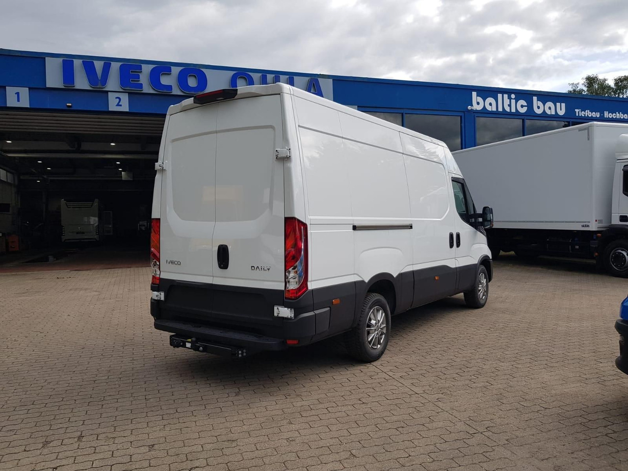 Furgão Iveco Daily 35S18HA8 V 3520L mit AHK, Rückfahrkamer...: foto 7