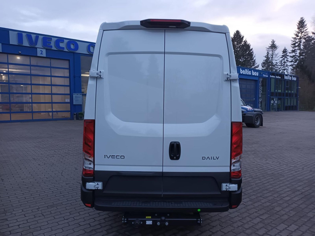 Iveco Daily 35S18HA8V 4100 KLIMA*AHK*RÜCKFAHRKAMERA... - Furgão: foto 3 Iveco Daily 35S18HA8V 4100 KLIMA*AHK*RÜCKFAHRKAMERA... - Furgão: foto 3