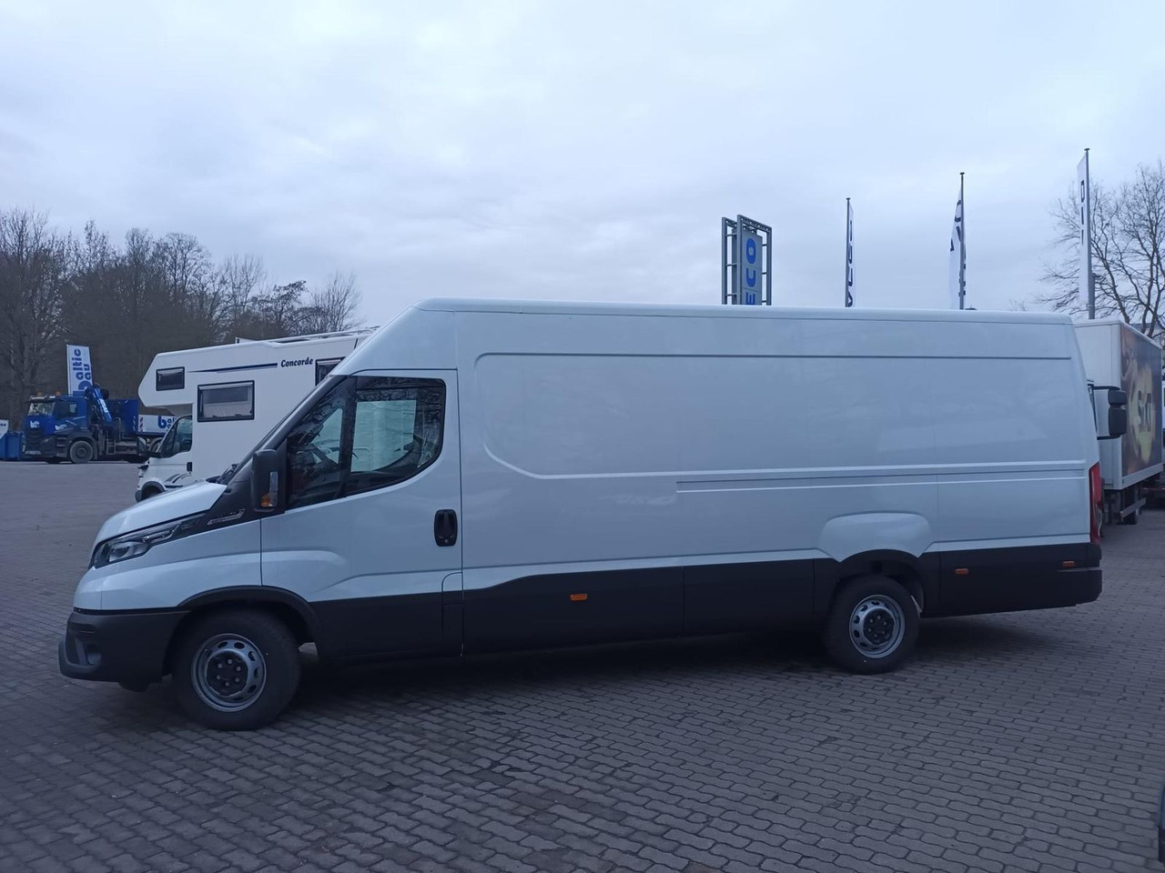 Iveco Daily 35S18HA8V 4100 KLIMA*AHK*RÜCKFAHRKAMERA... - Furgão: foto 2 Iveco Daily 35S18HA8V 4100 KLIMA*AHK*RÜCKFAHRKAMERA... - Furgão: foto 2