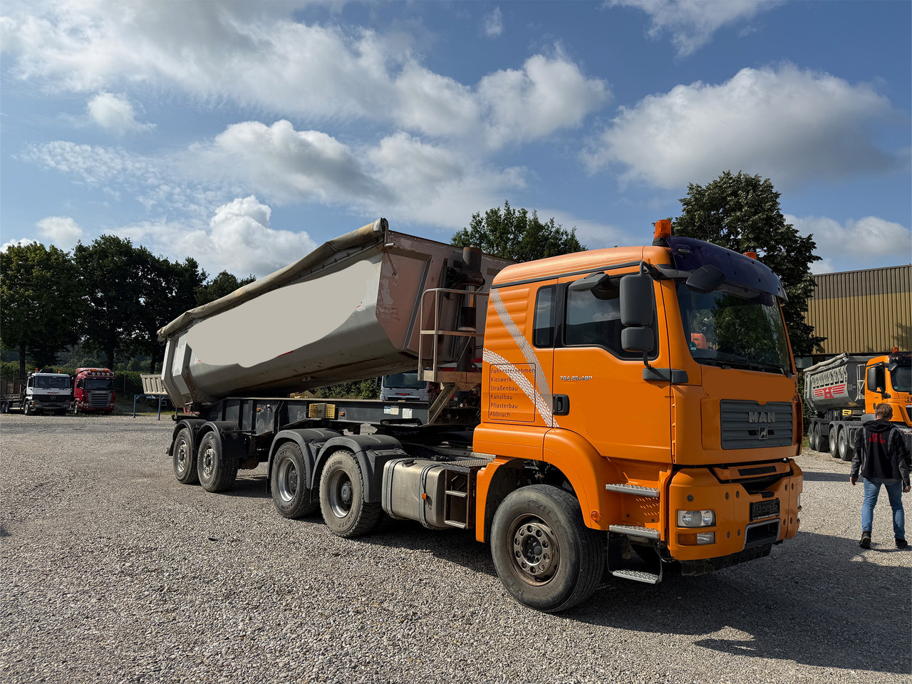 MAN TGA 26.480 6x4 SZM mit Kippauflieger - Camião basculante: foto 4 MAN TGA 26.480 6x4 SZM mit Kippauflieger - Camião basculante: foto 4