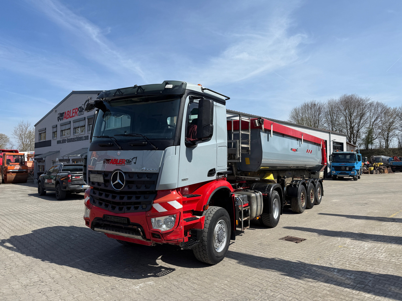 Mercedes-Benz 1851 Arocs ECHTER 4x4 mit Schmitz Kippauflieger - Camião basculante: foto 2 Mercedes-Benz 1851 Arocs ECHTER 4x4 mit Schmitz Kippauflieger - Camião basculante: foto 2