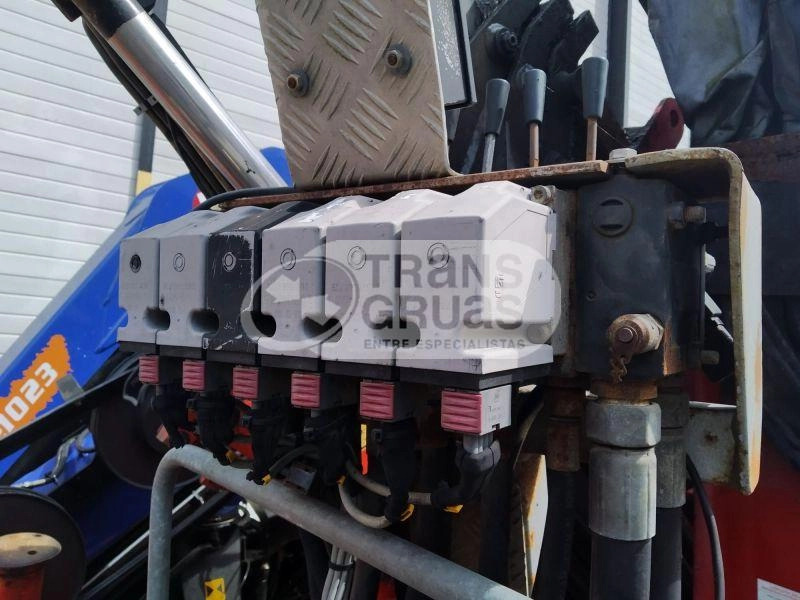 Grua para camião por Camião Grúa HMF1820 solo para recambios: foto 7 Grua para camião por Camião Grúa HMF1820 solo para recambios: foto 7