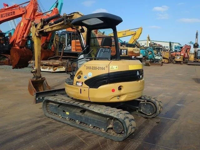 Caterpillar 305 - Mini escavadeira: foto 1 Caterpillar 305 - Mini escavadeira: foto 1
