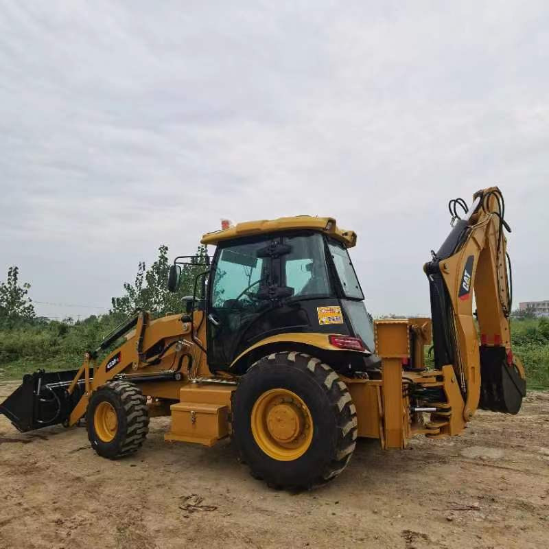 Caterpillar 420F2 - Retroescavadeira: foto 1 Caterpillar 420F2 - Retroescavadeira: foto 1
