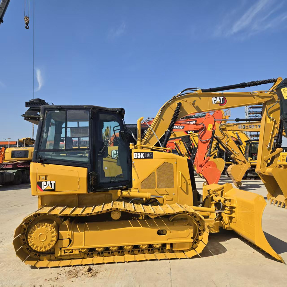 Caterpillar D5K - Escavadora de rastos: foto 2 Caterpillar D5K - Escavadora de rastos: foto 2
