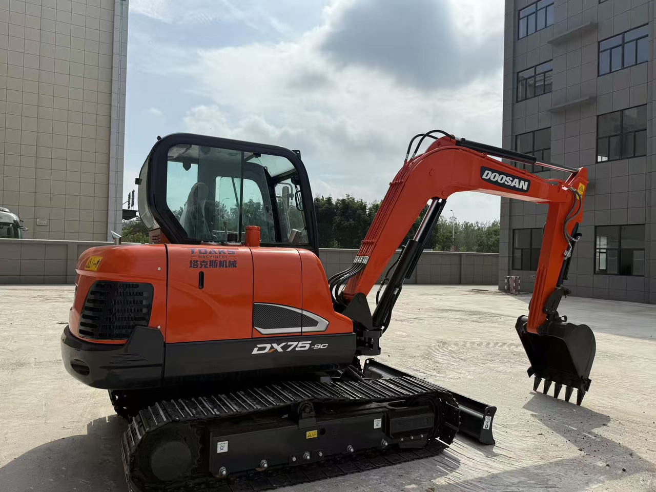 DOOSAN DX75 - Mini escavadeira: foto 3 DOOSAN DX75 - Mini escavadeira: foto 3