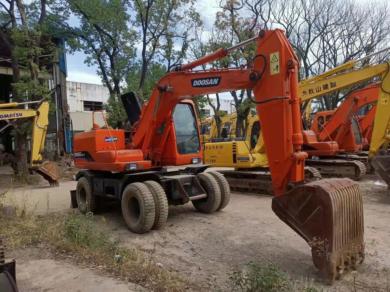 Doosan DH150W - Escavadeira de rodas: foto 3 Doosan DH150W - Escavadeira de rodas: foto 3
