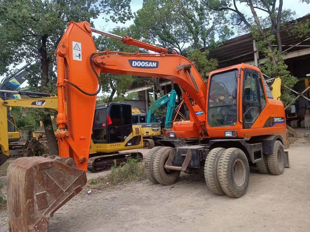 Doosan DH150W - Escavadeira de rodas: foto 2 Doosan DH150W - Escavadeira de rodas: foto 2