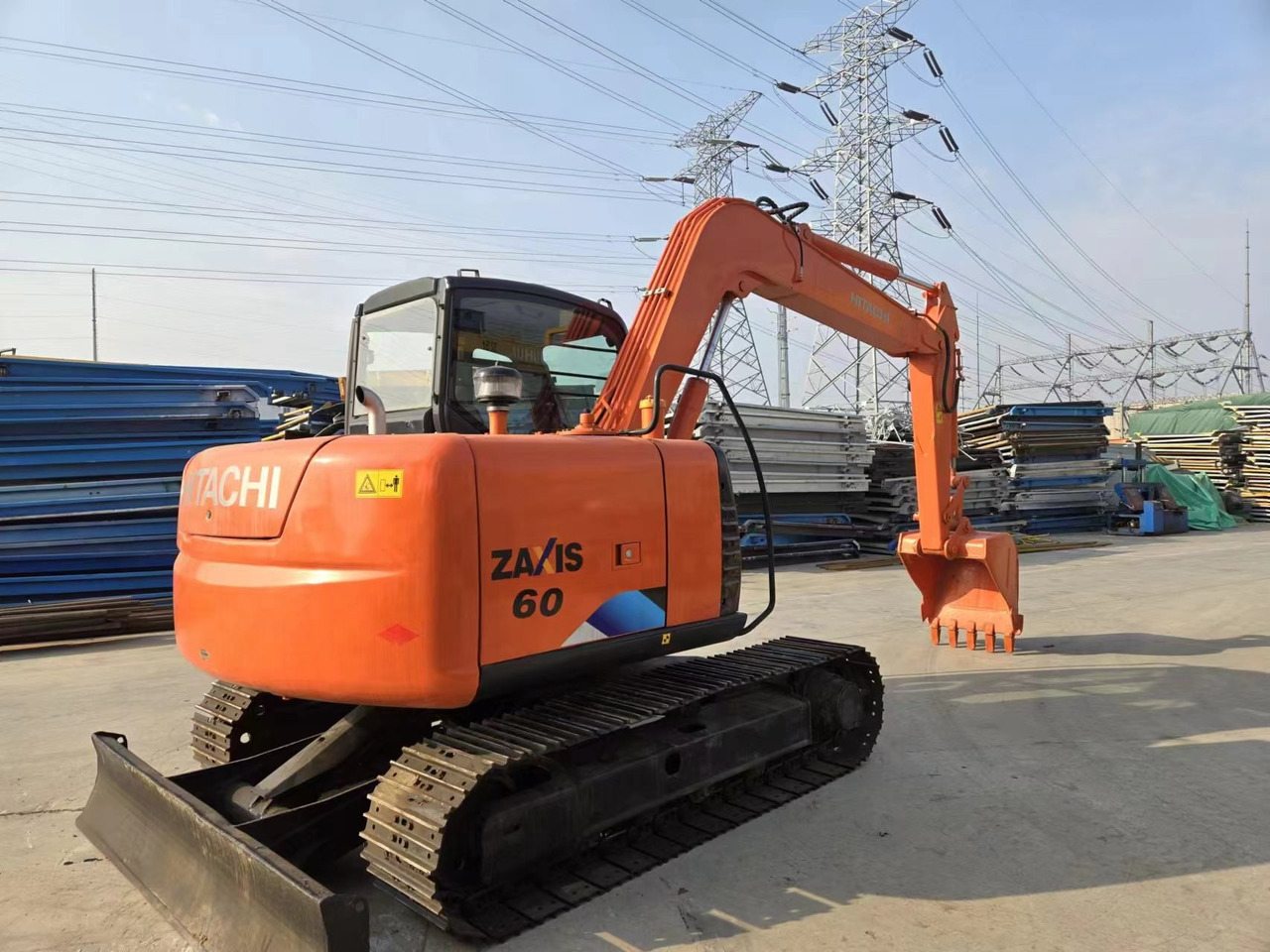 HITACHI ZX60 - Mini escavadeira: foto 4 HITACHI ZX60 - Mini escavadeira: foto 4