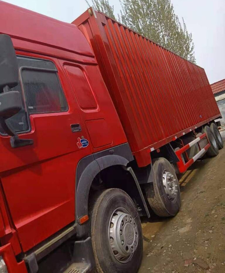 Howo 8X4 Box Truck Box Van - Camião transportador de contêineres/ Caixa móvel: foto 2 Howo 8X4 Box Truck Box Van - Camião transportador de contêineres/ Caixa móvel: foto 2