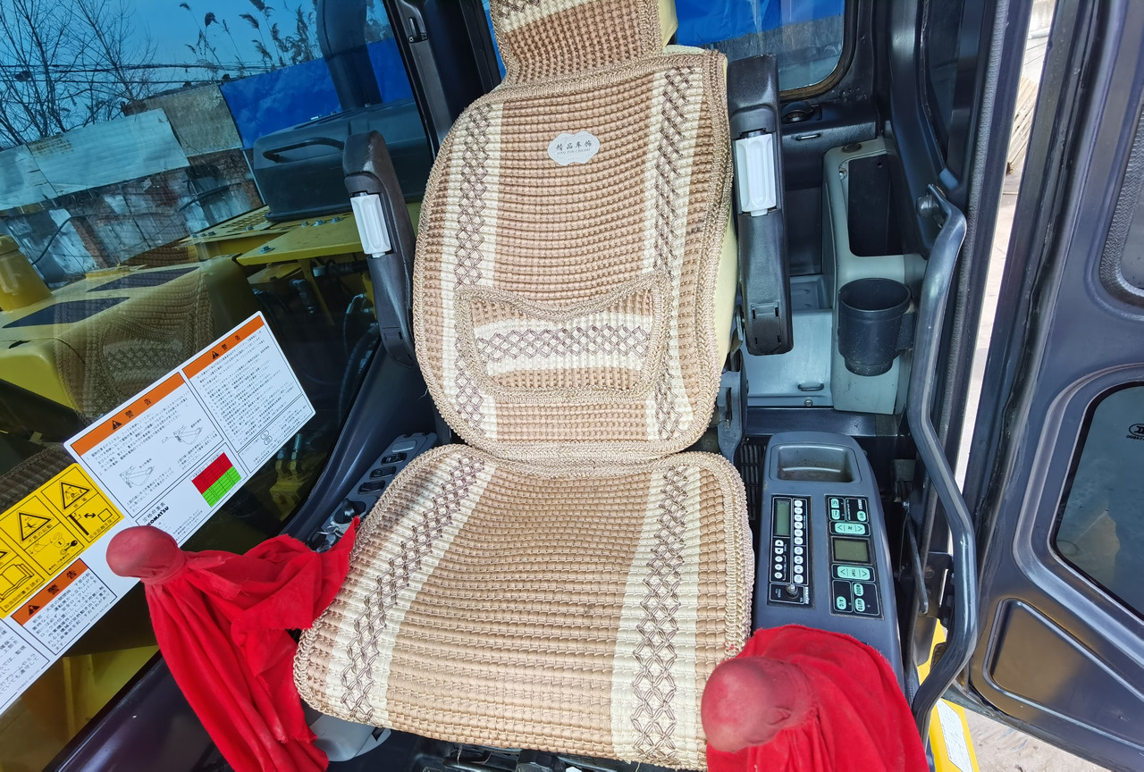 Escavadeira KOMATSU PC130: foto 12 Escavadeira KOMATSU PC130: foto 12