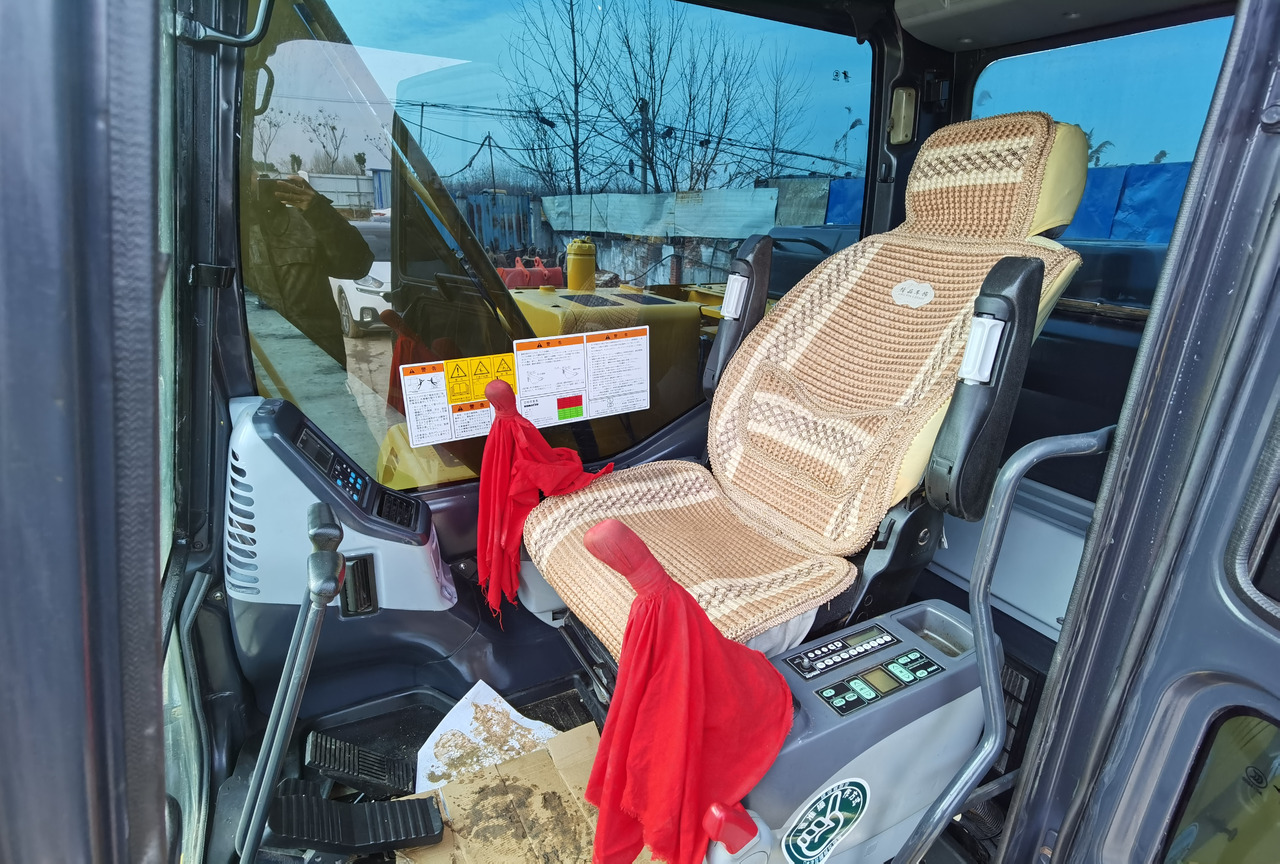 Escavadeira KOMATSU PC130: foto 10 Escavadeira KOMATSU PC130: foto 10