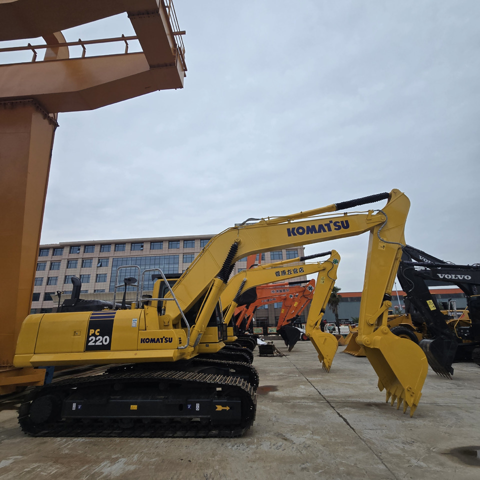 KOMATSU PC220-8 - Escavadeira: foto 4 KOMATSU PC220-8 - Escavadeira: foto 4