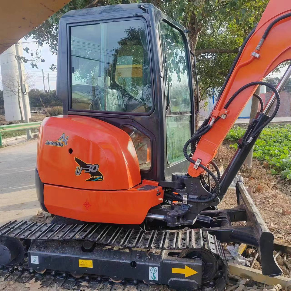 KUBOTA U30 - Mini escavadeira: foto 1 KUBOTA U30 - Mini escavadeira: foto 1