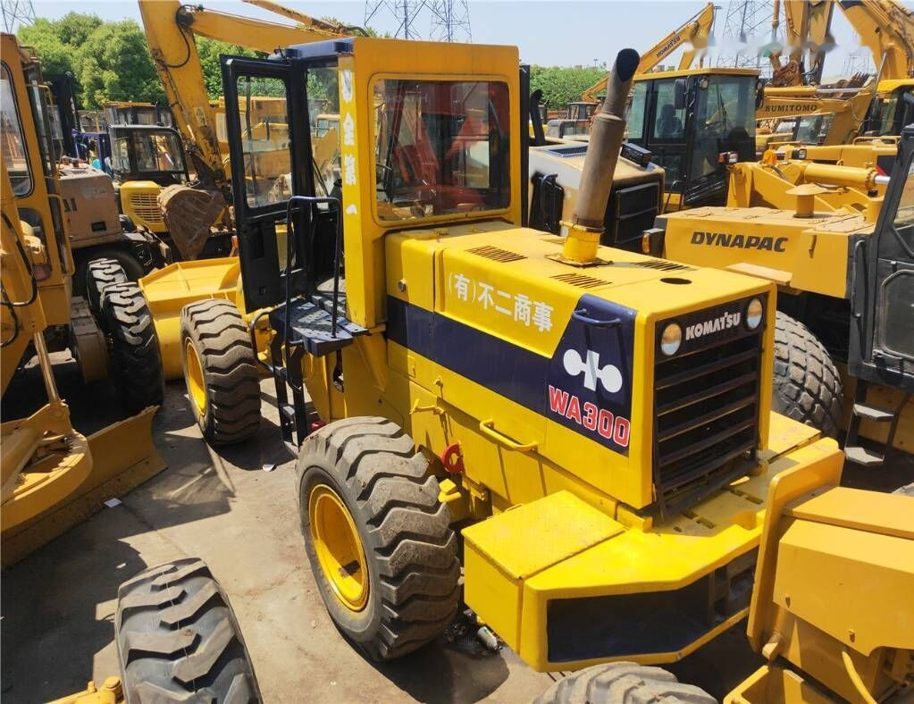 Komatsu WA300 - Pá carregadora de rodas: foto 1 Komatsu WA300 - Pá carregadora de rodas: foto 1