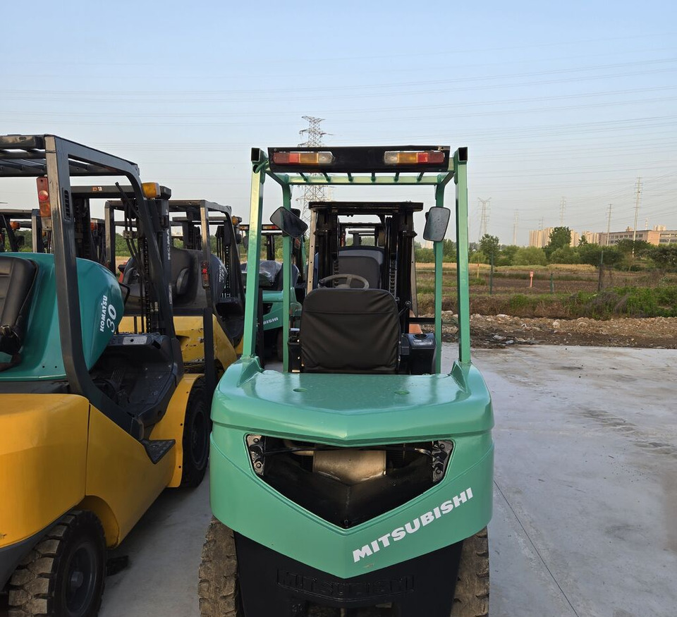 Mitsubishi FD30 with swing fork - Empilhadeira a diesel: foto 5 Mitsubishi FD30 with swing fork - Empilhadeira a diesel: foto 5