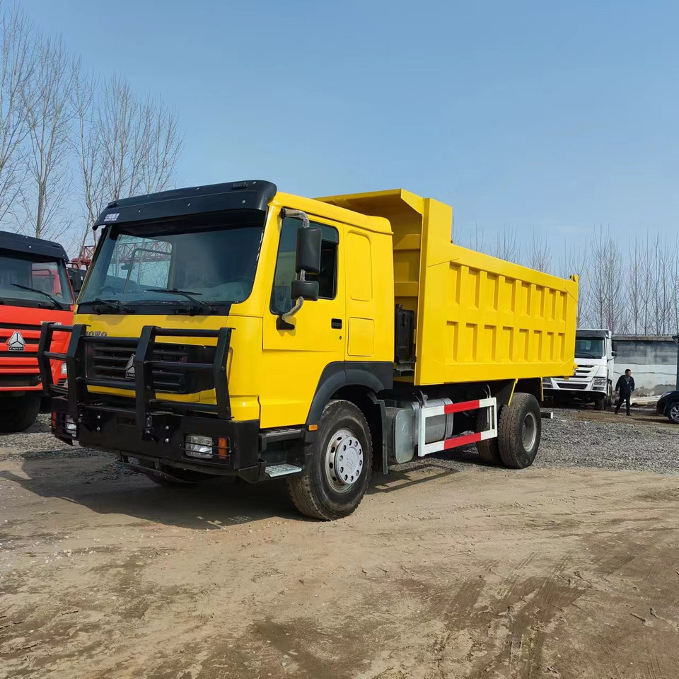 SINOTRUK HOWO 4*2 - Camião basculante: foto 1 SINOTRUK HOWO 4*2 - Camião basculante: foto 1