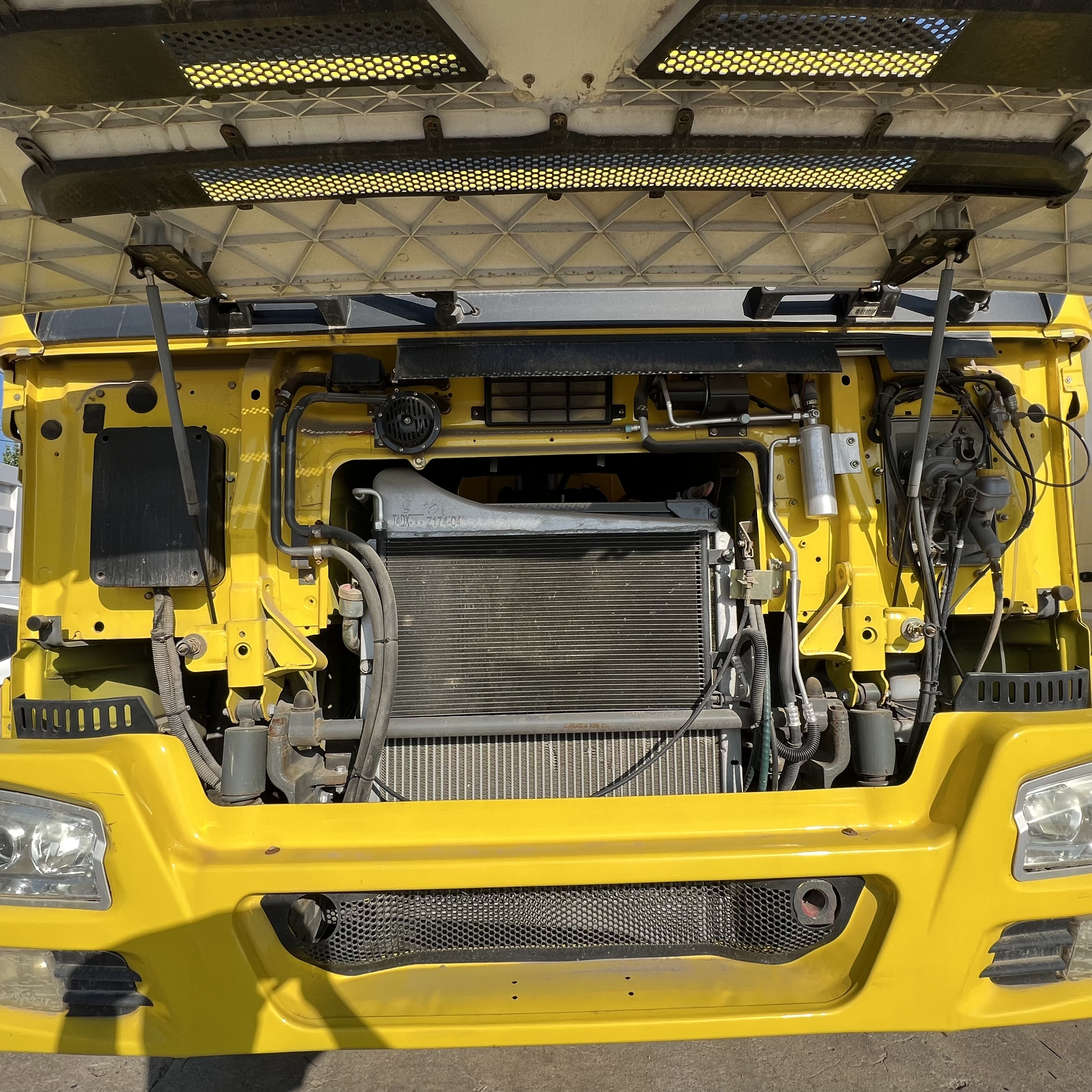 Camião basculante Sinotruk HOWO 371 6*4 Dump truck: foto 8