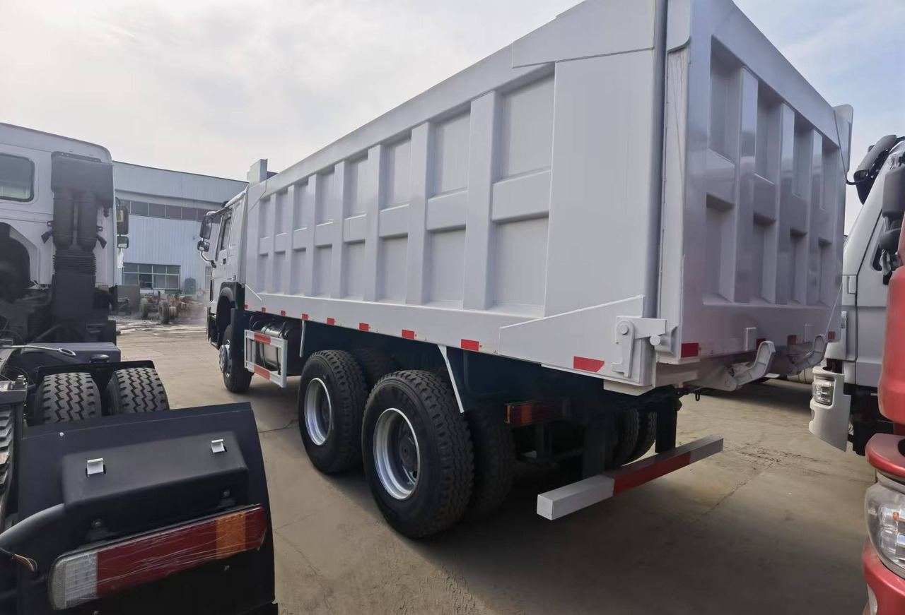 Sinotruk HOWO 371 6*4 Dump truck(Right rudder) - Camião basculante: foto 2 Sinotruk HOWO 371 6*4 Dump truck(Right rudder) - Camião basculante: foto 2