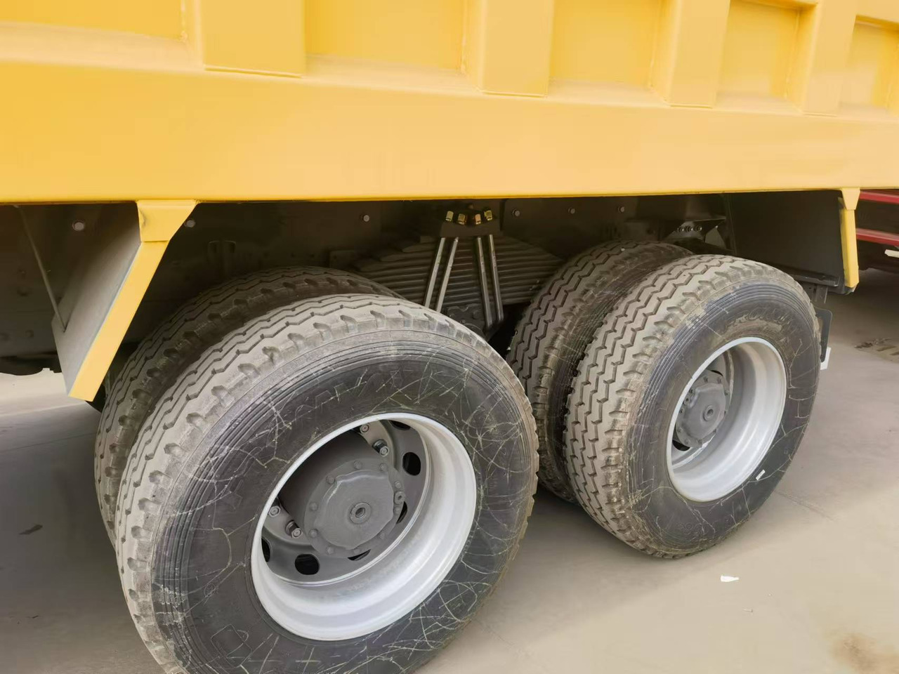 Sinotruk HOWO 371 6*4 Dump truck(Right rudder) - Camião basculante: foto 2 Sinotruk HOWO 371 6*4 Dump truck(Right rudder) - Camião basculante: foto 2