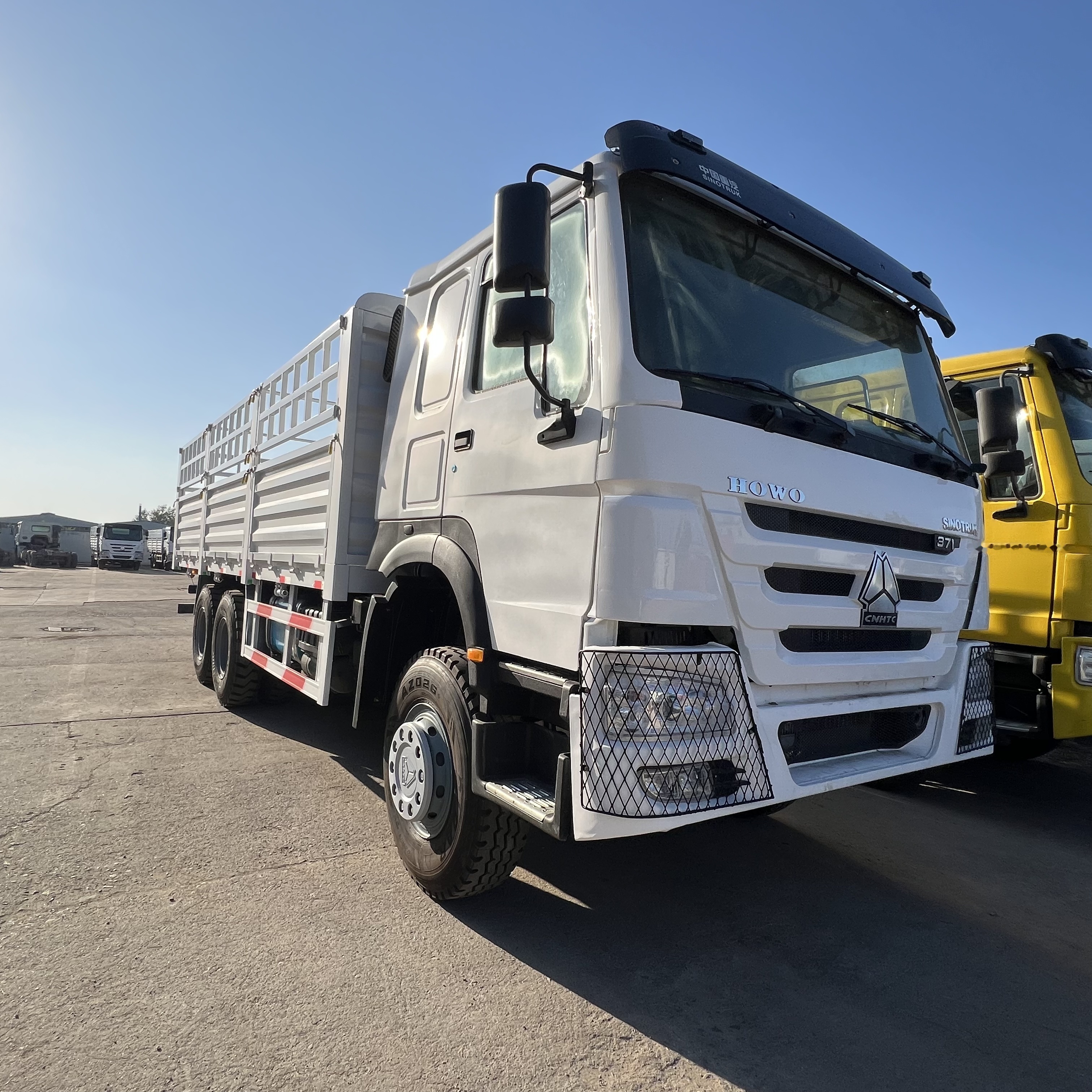 Sinotruk HOWO 371 6*4 Fence truck - Camião de caixa aberta/ Plataforma: foto 3 Sinotruk HOWO 371 6*4 Fence truck - Camião de caixa aberta/ Plataforma: foto 3