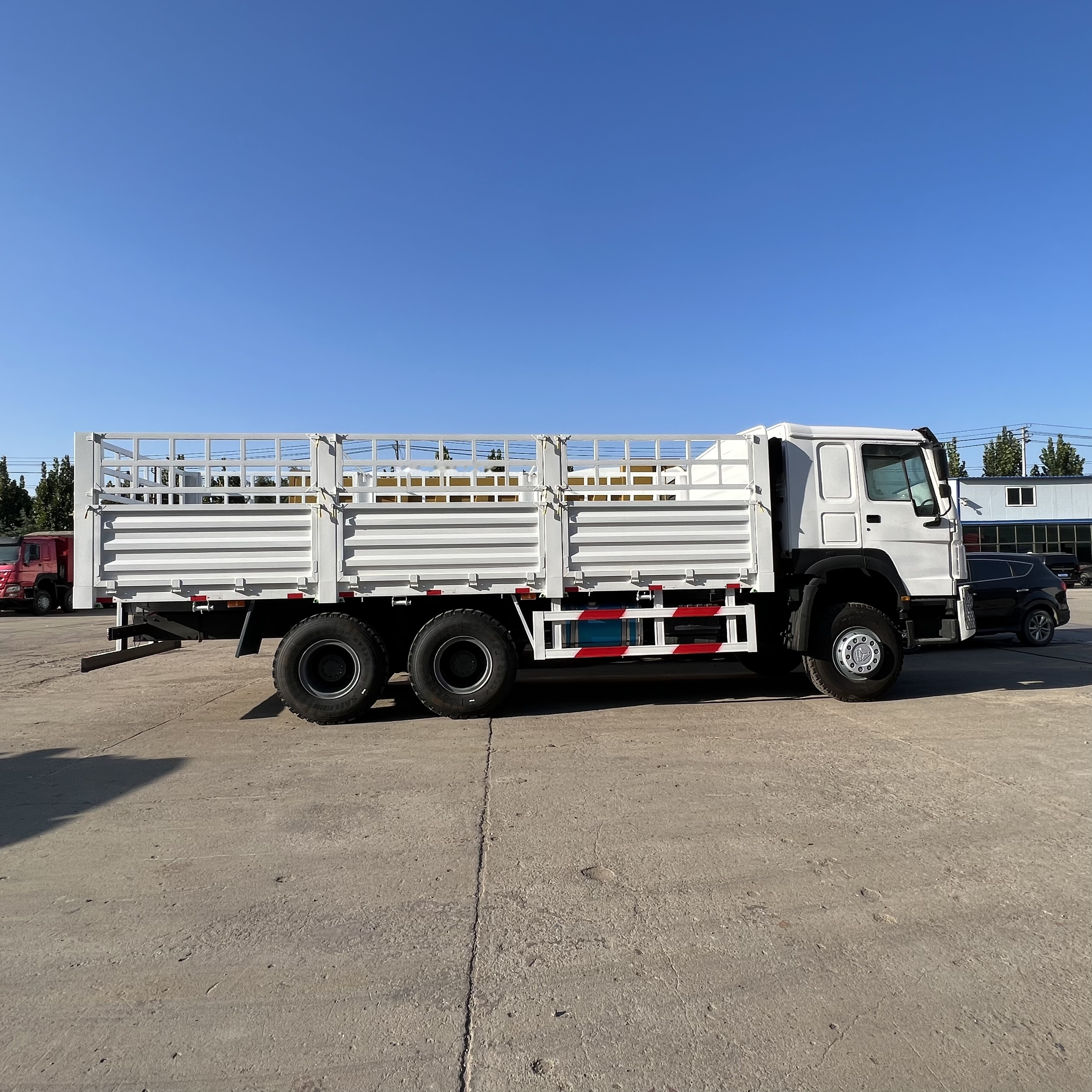 Sinotruk HOWO 371 6*4 Fence truck - Camião de caixa aberta/ Plataforma: foto 5 Sinotruk HOWO 371 6*4 Fence truck - Camião de caixa aberta/ Plataforma: foto 5