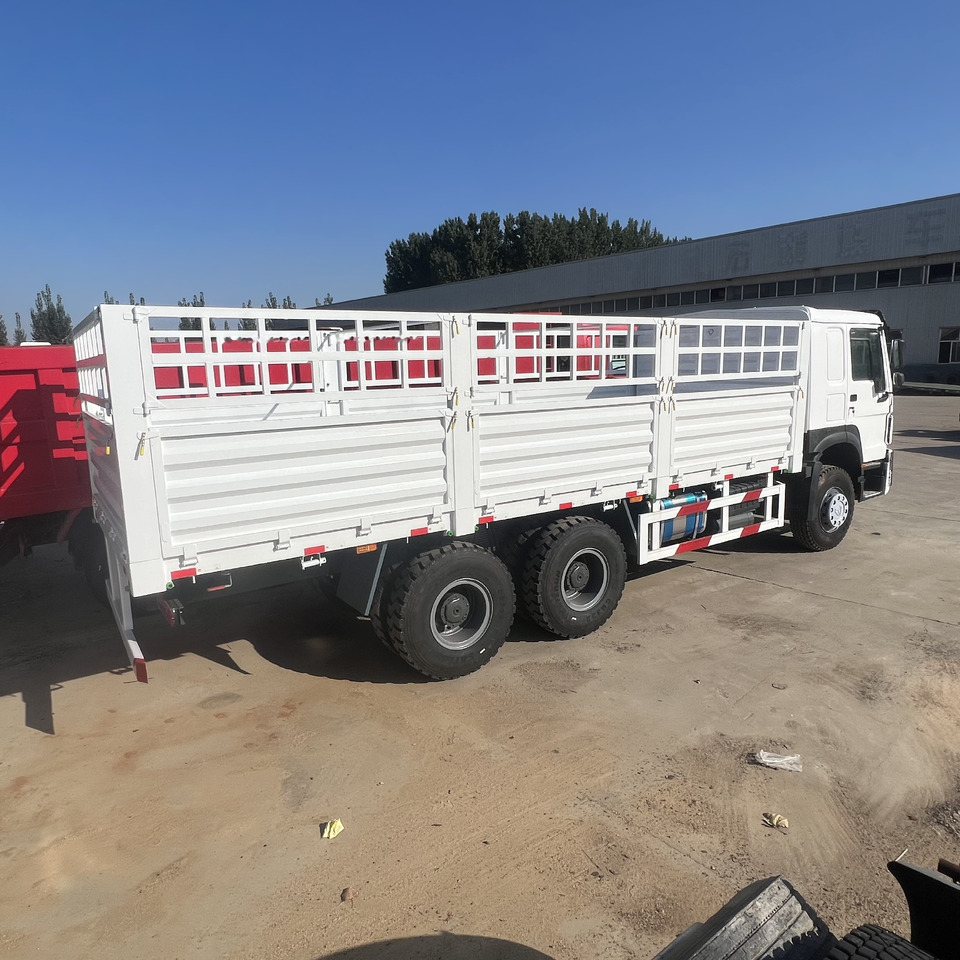 Sinotruk HOWO 371 6*4 Fence truck - Camião de caixa aberta/ Plataforma: foto 3 Sinotruk HOWO 371 6*4 Fence truck - Camião de caixa aberta/ Plataforma: foto 3