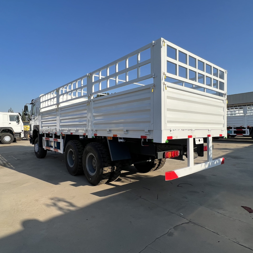 Sinotruk HOWO 371 6*4 Fence truck - Camião de caixa aberta/ Plataforma: foto 3 Sinotruk HOWO 371 6*4 Fence truck - Camião de caixa aberta/ Plataforma: foto 3