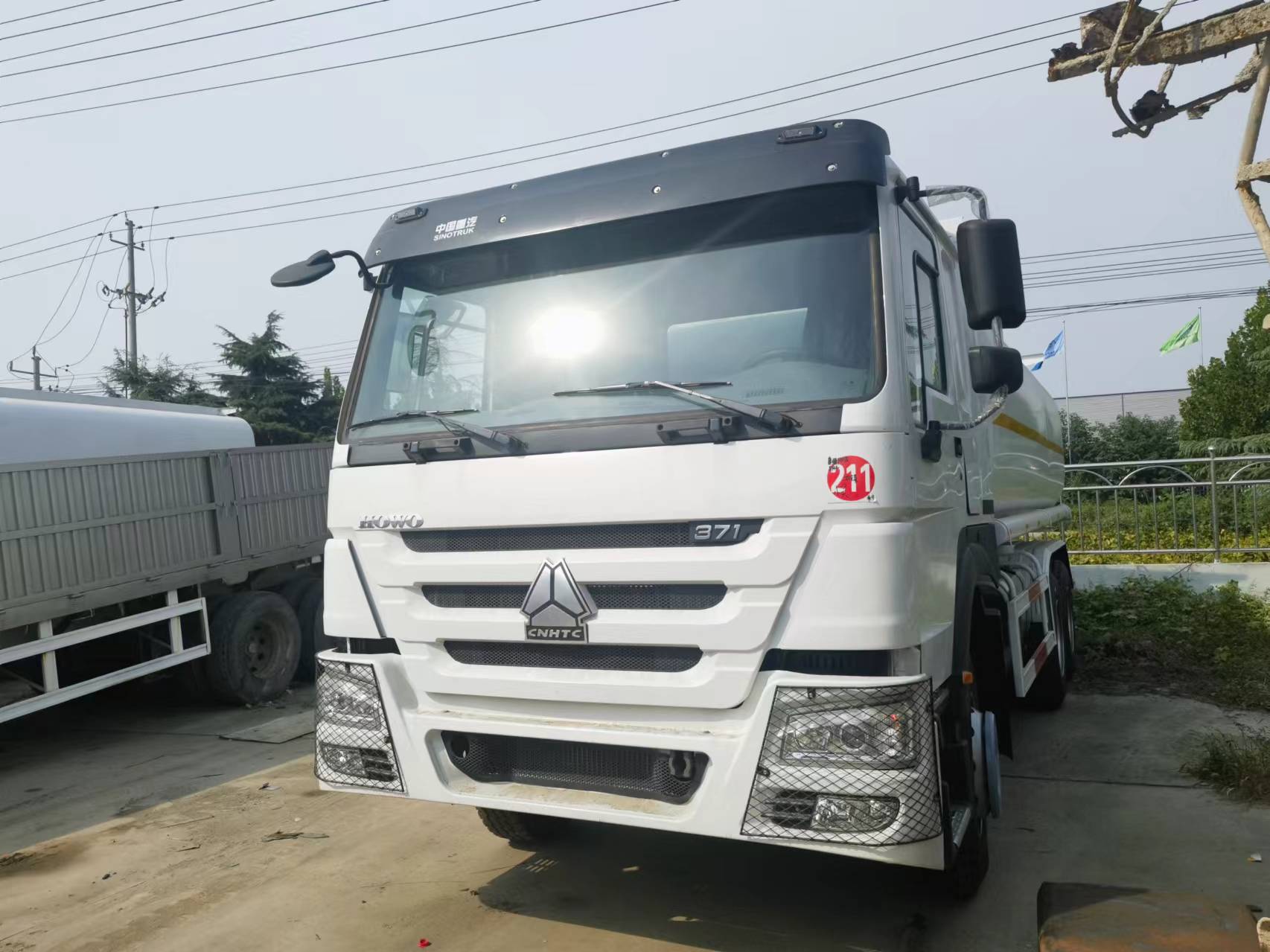Sinotruk HOWO 371 6*4 Tank truck - Caminhão tanque: foto 1 Sinotruk HOWO 371 6*4 Tank truck - Caminhão tanque: foto 1