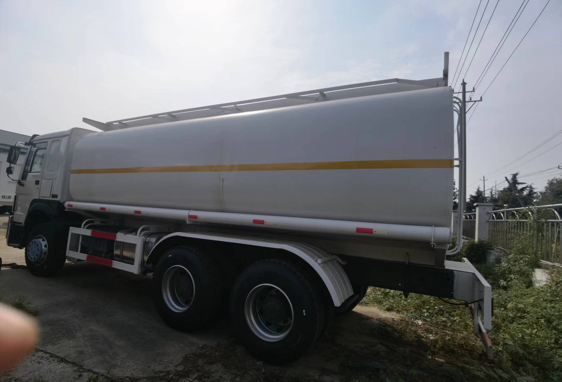 Sinotruk HOWO 371 6*4 Tank truck - Caminhão tanque: foto 5 Sinotruk HOWO 371 6*4 Tank truck - Caminhão tanque: foto 5