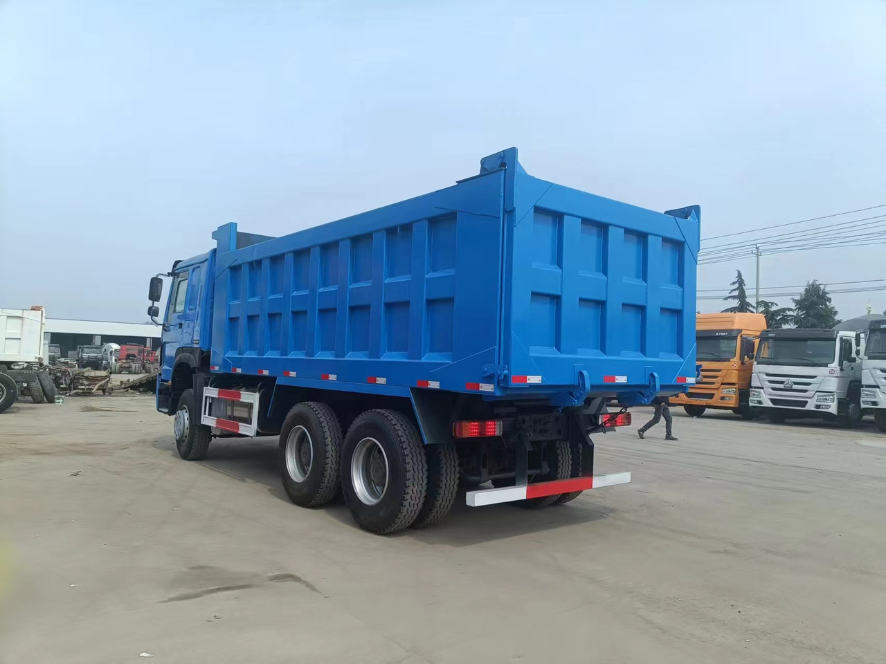 Sinotruk HOWO 371 6*4 dump truck - Tombador: foto 5 Sinotruk HOWO 371 6*4 dump truck - Tombador: foto 5