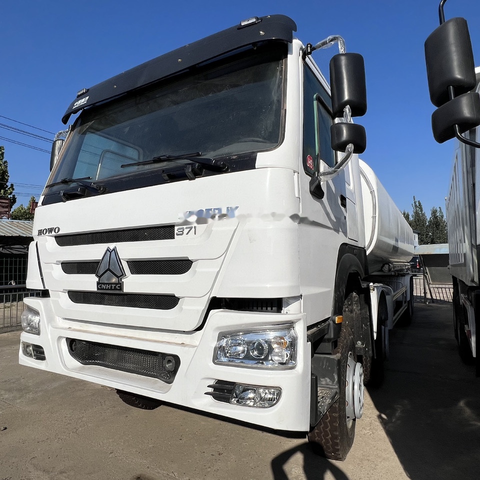 Sinotruk HOWO 371 8*4 Tank truck - Caminhão tanque: foto 5 Sinotruk HOWO 371 8*4 Tank truck - Caminhão tanque: foto 5
