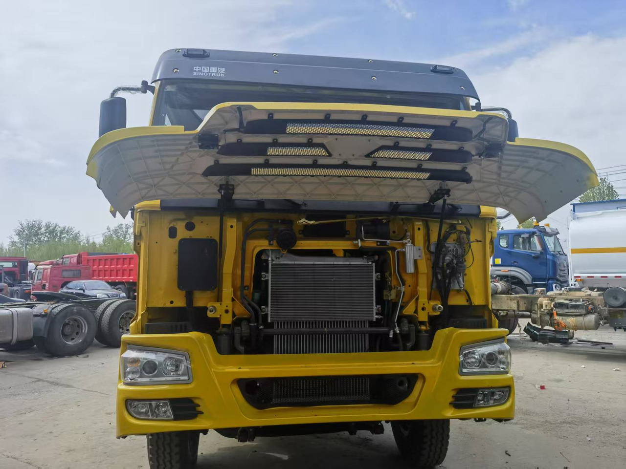 Sinotruk HOWO 371 Dump truck - Camião basculante: foto 2 Sinotruk HOWO 371 Dump truck - Camião basculante: foto 2