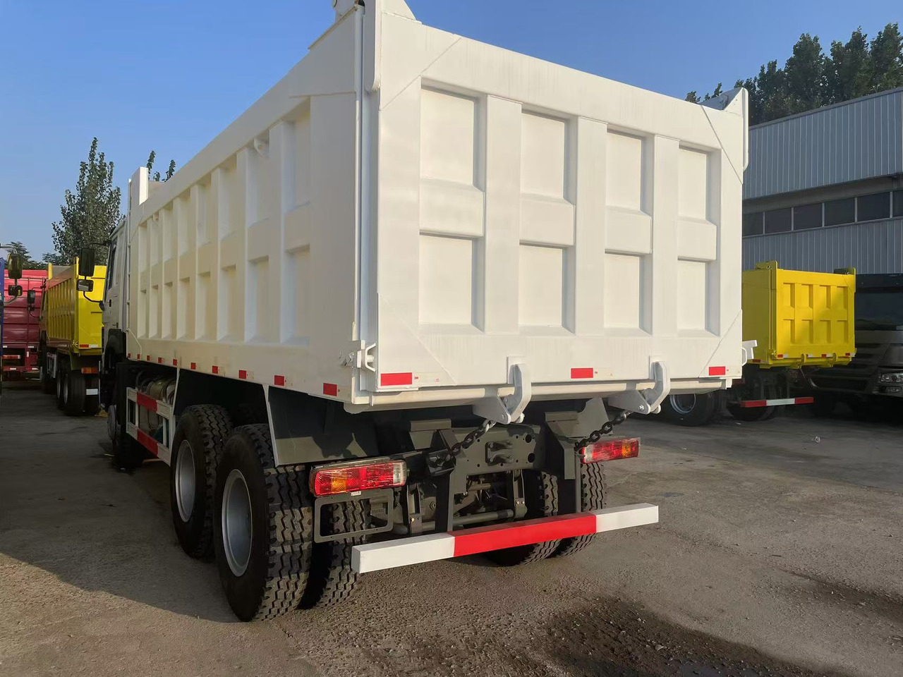 Sinotruk HOWO 371 brand new 6*4 Dump truck - Camião basculante: foto 3 Sinotruk HOWO 371 brand new 6*4 Dump truck - Camião basculante: foto 3