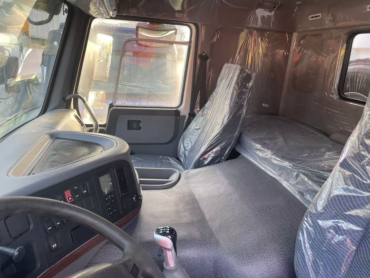 Sinotruk HOWO 371 brand new 6*4 Dump truck - Camião basculante: foto 5 Sinotruk HOWO 371 brand new 6*4 Dump truck - Camião basculante: foto 5