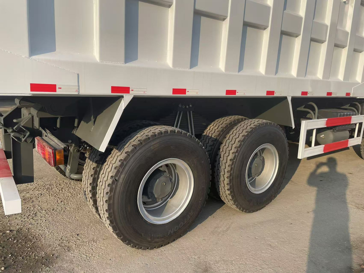 Sinotruk HOWO 371 brand new 6*4 Dump truck - Camião basculante: foto 2 Sinotruk HOWO 371 brand new 6*4 Dump truck - Camião basculante: foto 2