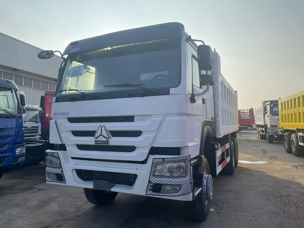 Sinotruk HOWO 371 brand new 6*4 Dump truck - Camião basculante: foto 1 Sinotruk HOWO 371 brand new 6*4 Dump truck - Camião basculante: foto 1