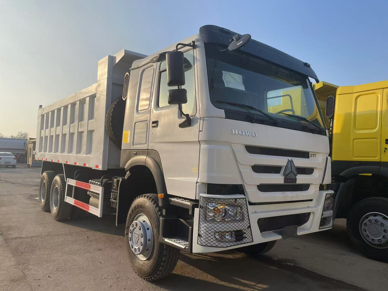 Sinotruk HOWO 371 brand new 6*4 Dump truck - Camião basculante: foto 1 Sinotruk HOWO 371 brand new 6*4 Dump truck - Camião basculante: foto 1