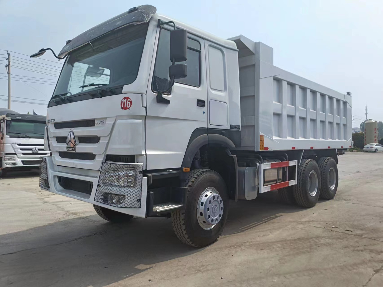 Sinotruk HOWO 375 6*4 dump truck - Tombador: foto 4 Sinotruk HOWO 375 6*4 dump truck - Tombador: foto 4