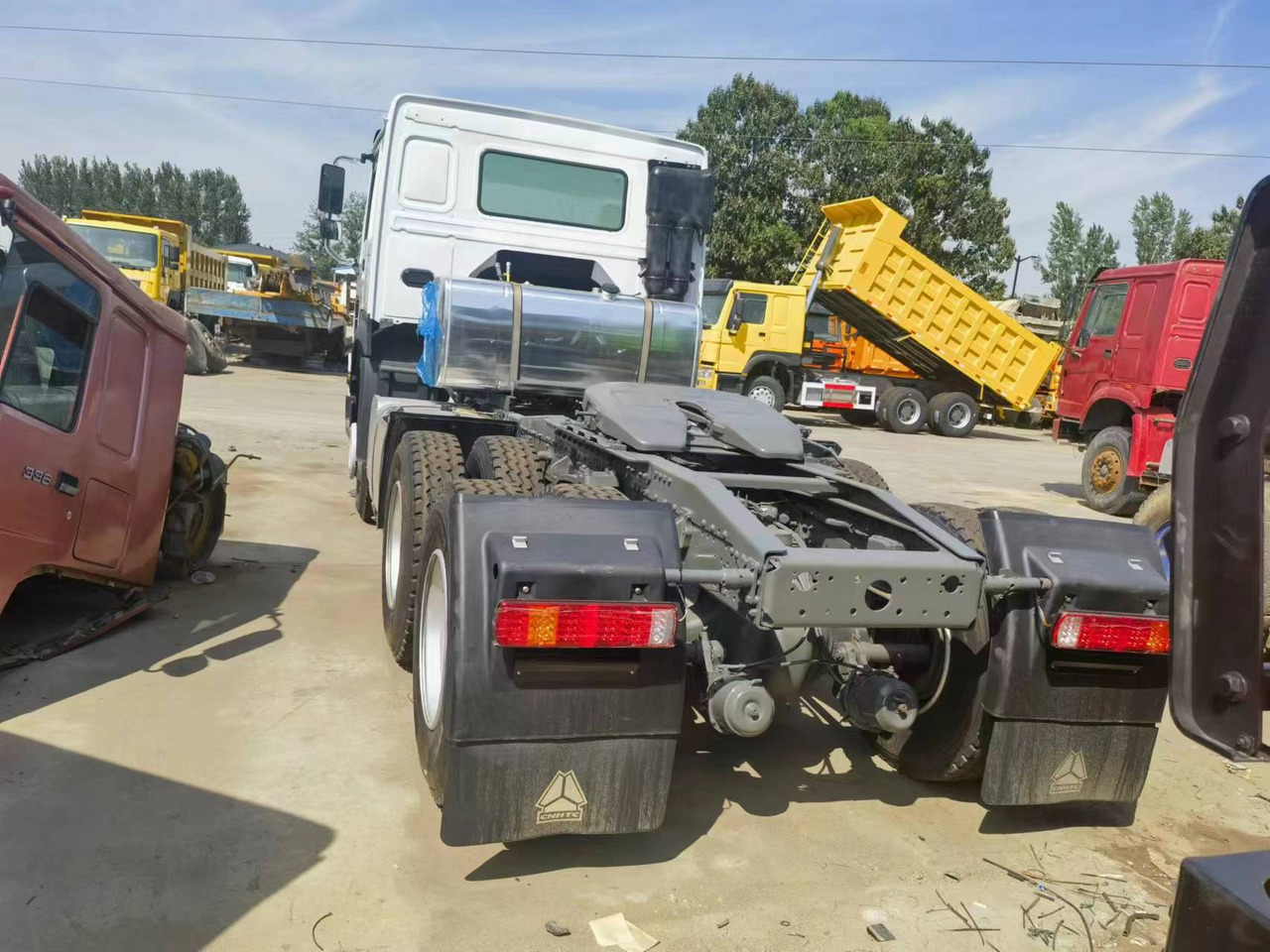 Sinotruk HOWO 375 tractor - Tombador: foto 2 Sinotruk HOWO 375 tractor - Tombador: foto 2