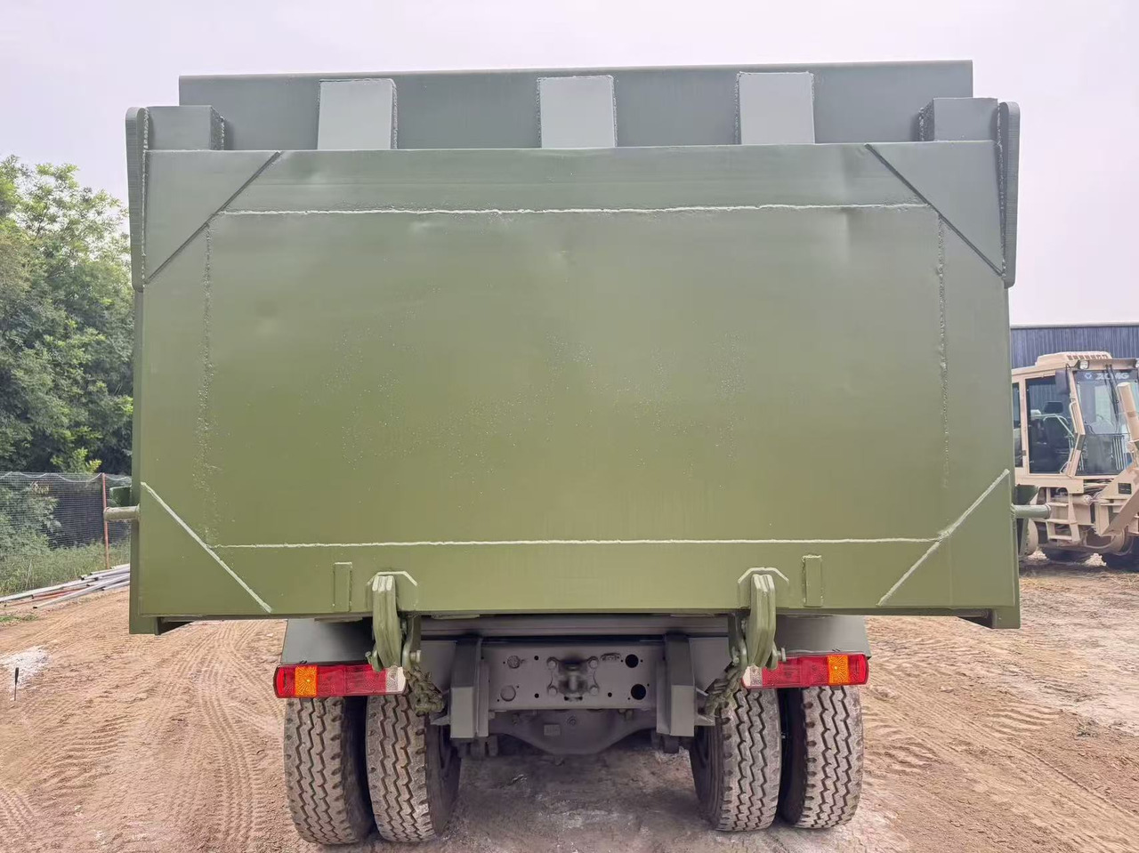 Sinotruk HOWO 380 - Camião basculante: foto 5 Sinotruk HOWO 380 - Camião basculante: foto 5