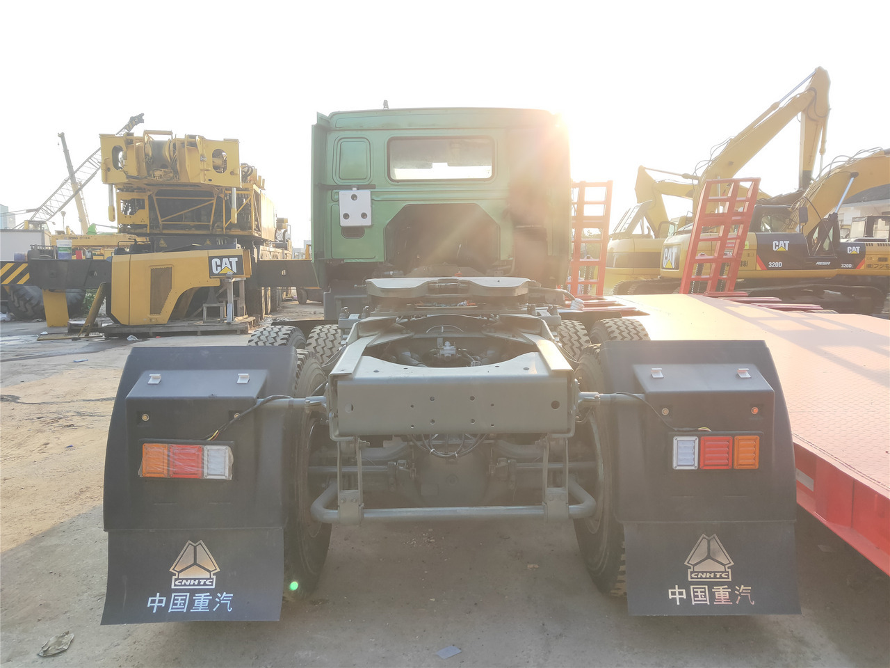 Sinotruk HOWO 420 tractor - Tombador: foto 4 Sinotruk HOWO 420 tractor - Tombador: foto 4