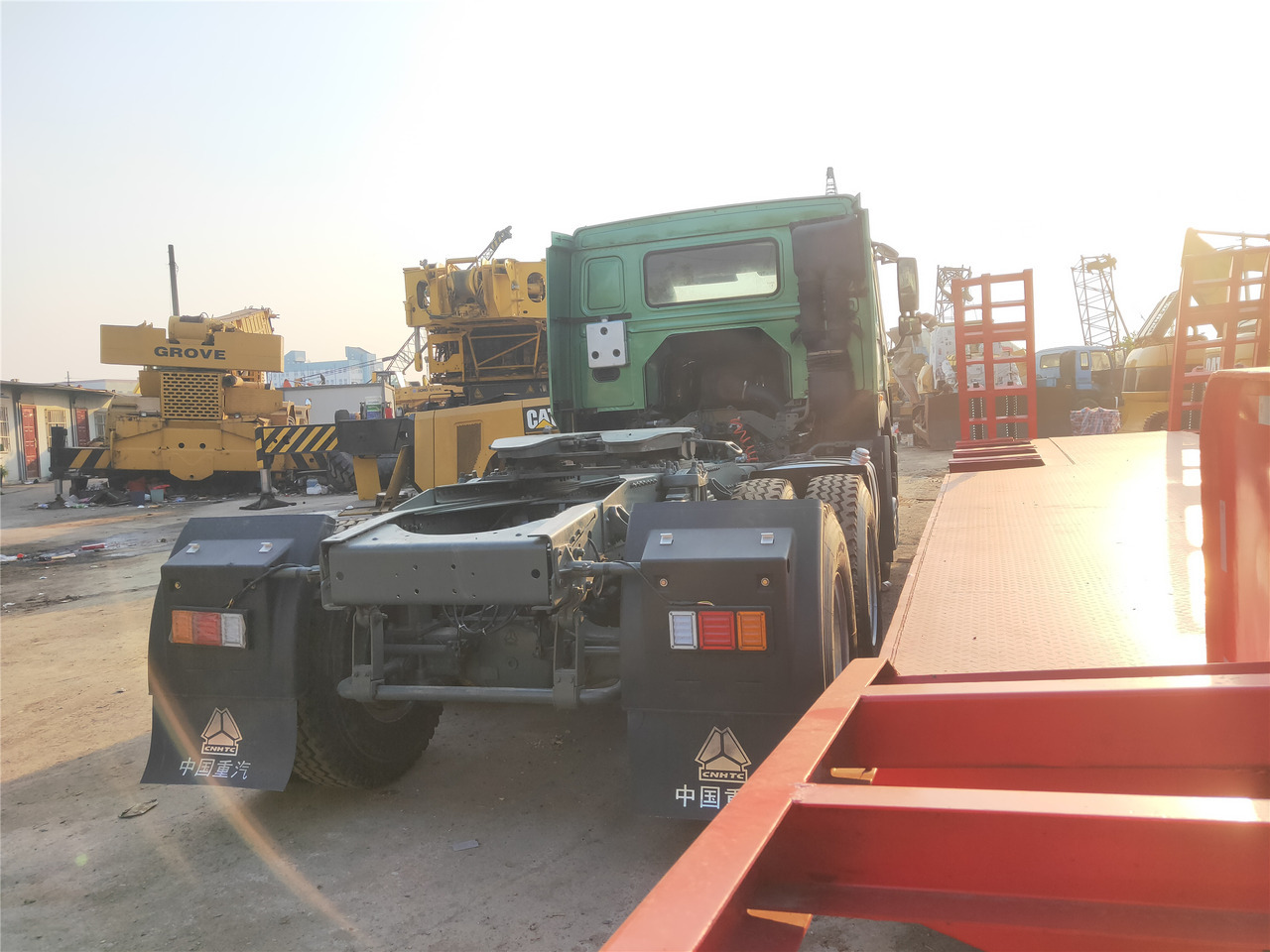 Sinotruk HOWO 420 tractor - Tombador: foto 3 Sinotruk HOWO 420 tractor - Tombador: foto 3