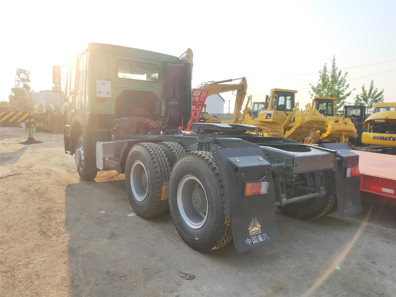 Sinotruk HOWO 420 tractor - Tombador: foto 2 Sinotruk HOWO 420 tractor - Tombador: foto 2