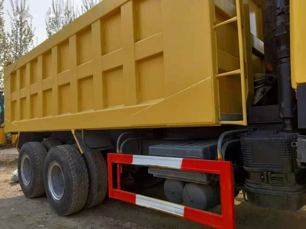 Sinotruk HOWO 6*4 Dump truck - Camião basculante: foto 5 Sinotruk HOWO 6*4 Dump truck - Camião basculante: foto 5