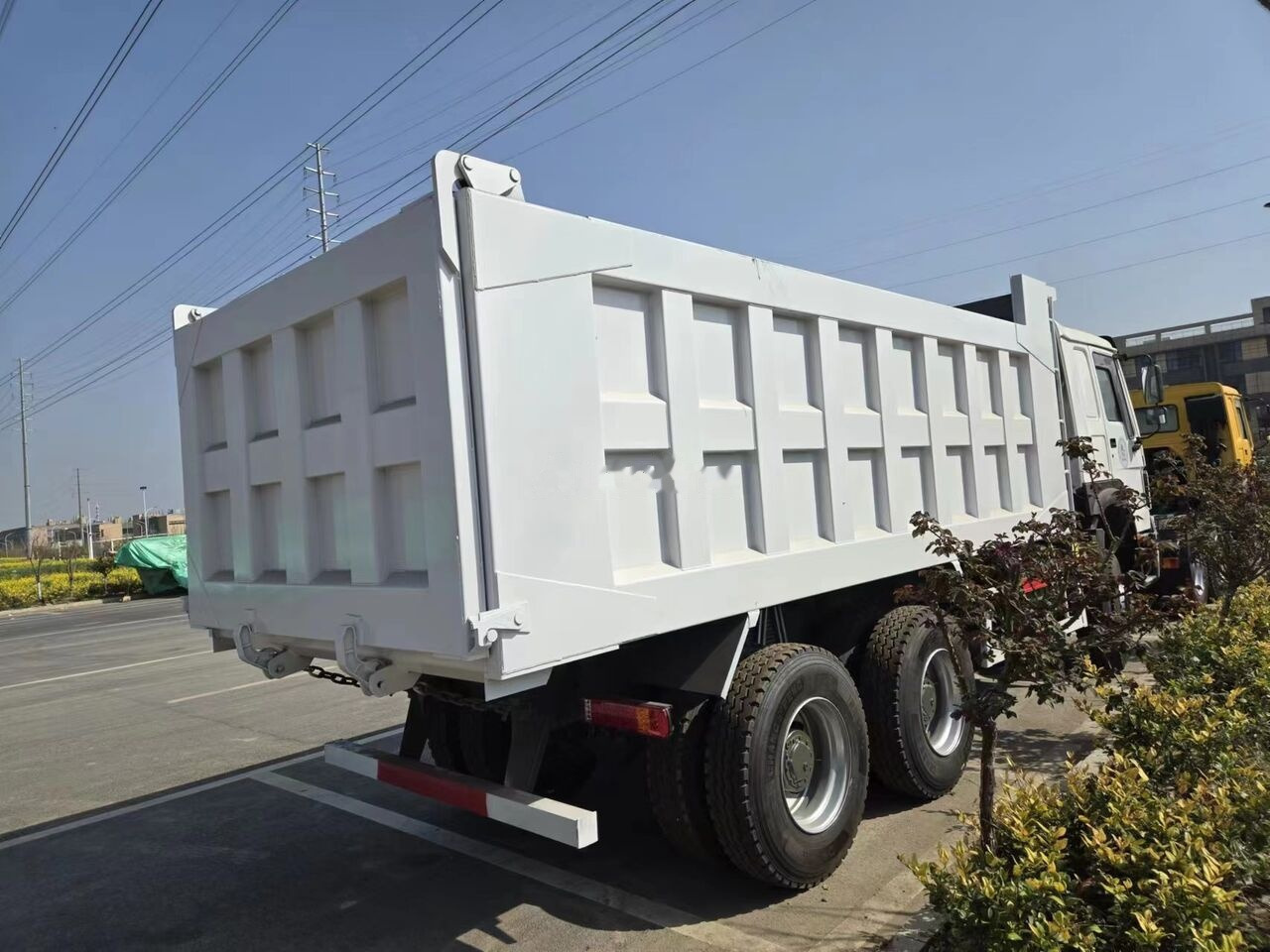 Sinotruk HOWO 6*4 Dump truck - Camião basculante: foto 3 Sinotruk HOWO 6*4 Dump truck - Camião basculante: foto 3